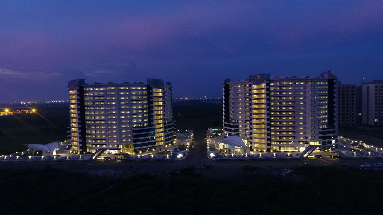 Rajhans Belliza Service Apartment سورات المظهر الخارجي الصورة