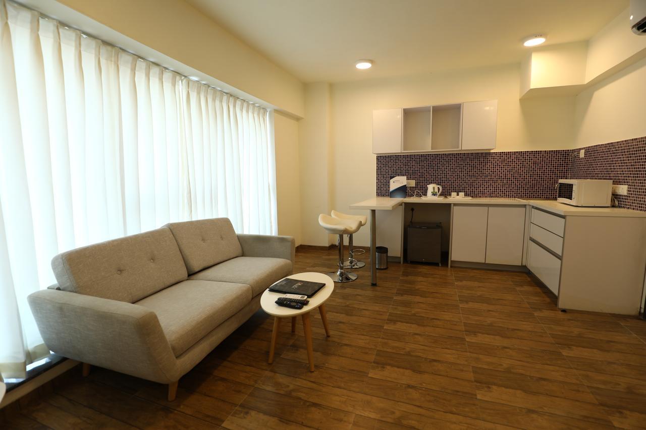 Rajhans Belliza Service Apartment سورات المظهر الخارجي الصورة