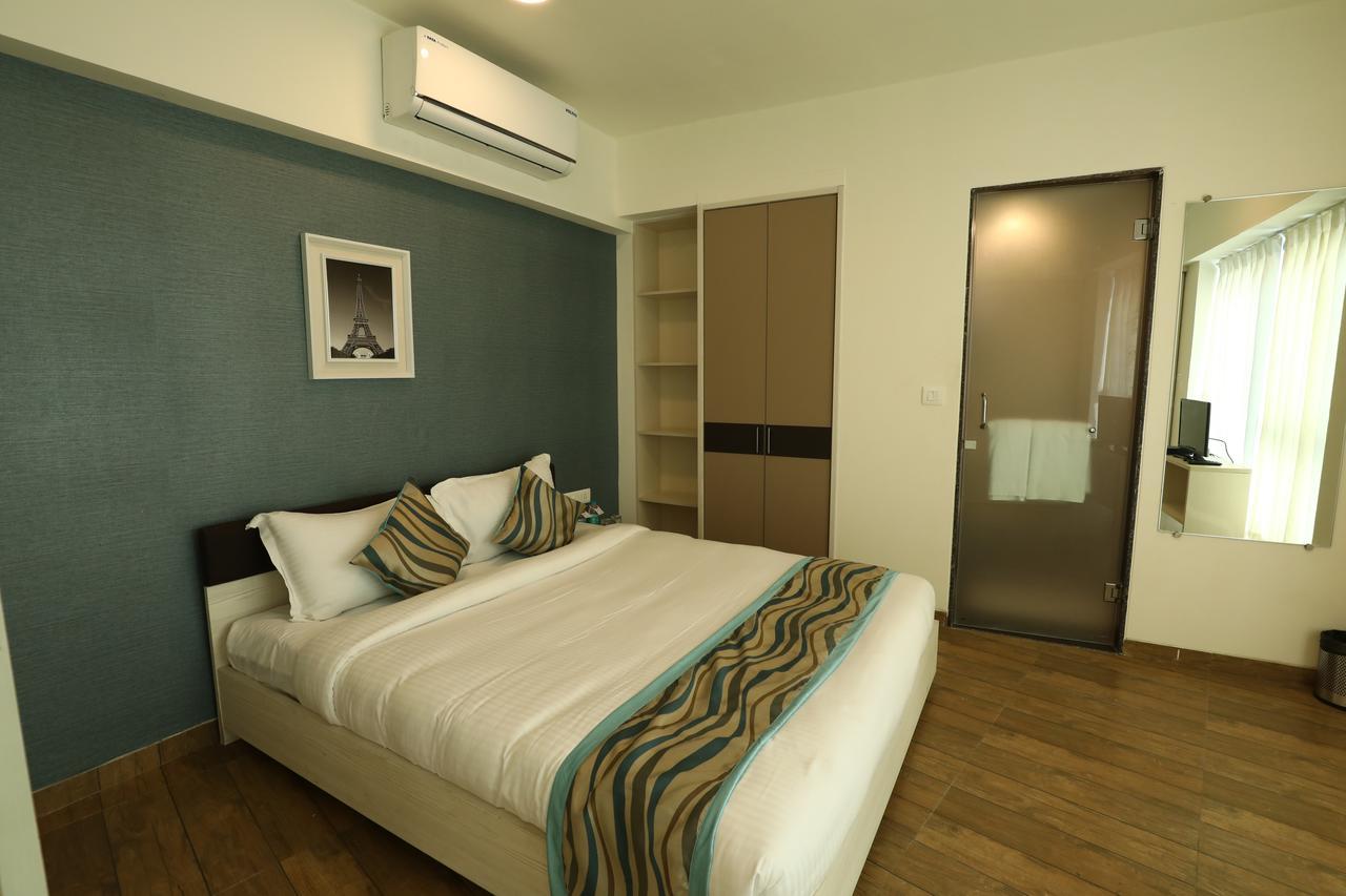 Rajhans Belliza Service Apartment سورات المظهر الخارجي الصورة