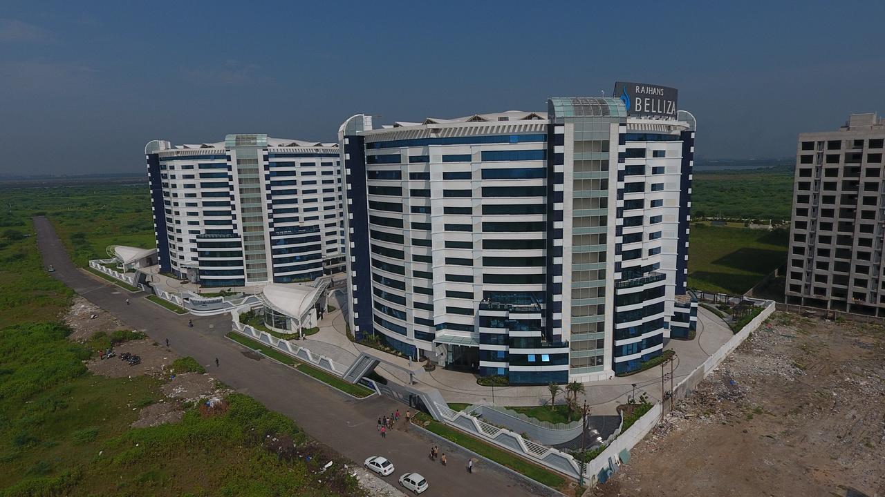 Rajhans Belliza Service Apartment سورات المظهر الخارجي الصورة