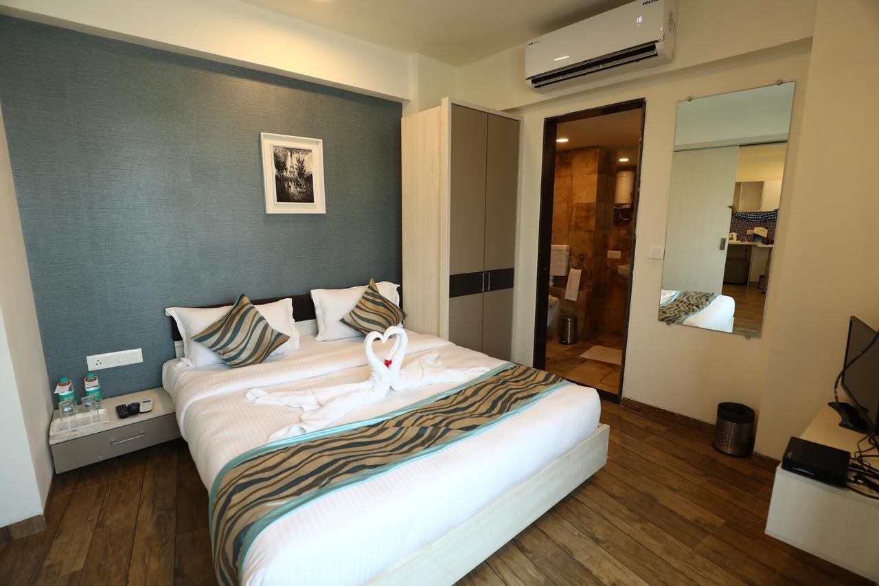 Rajhans Belliza Service Apartment سورات المظهر الخارجي الصورة